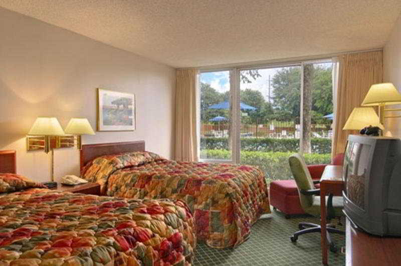 Staybridge Suites Dallas Market Ctr Love Field, An Ihg Hotel Room photo